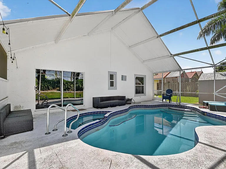 1891 Oak Berry Cir — Photo 32