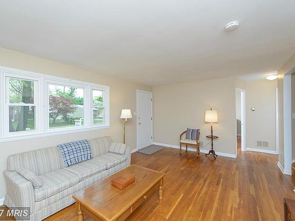 4th image of 1304 Whitman Dr