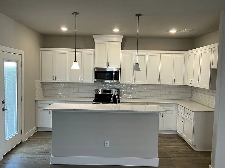 640 The Cottages Dr — Photo 11