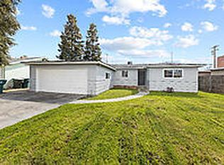 1495 E Burton Ave, Tulare, CA 93274