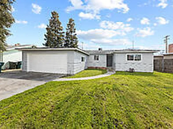 1495 E Burton Avenue, Tulare, CA 93274