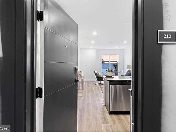 4th image of 332 Cecil B Moore Ave #401