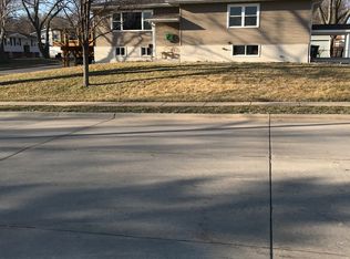 2836 E 32nd St, Davenport, IA 52807