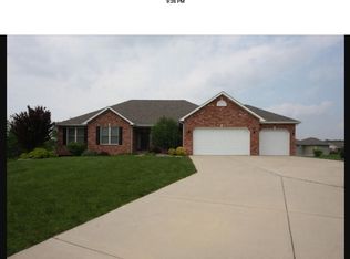 4520 Baederwood Ct, Smithton, IL 62285