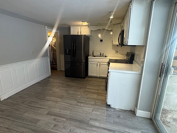 3rd image of 315 Richmond St #2