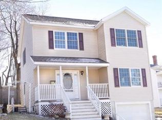 55 Vernon St, Lowell, MA 01850