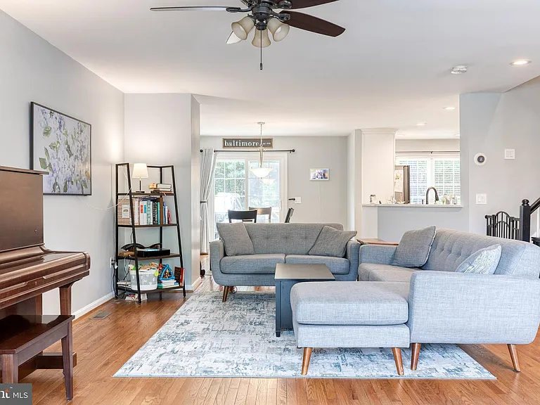 708 Leister Dr — Photo 3