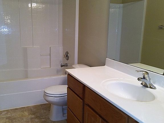 5th image of 516 Dogwood St NE