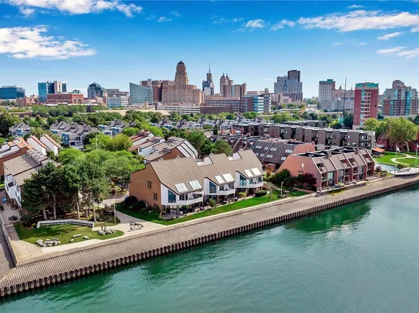 36 Harbour Pointe Cmn, Buffalo, NY 14202