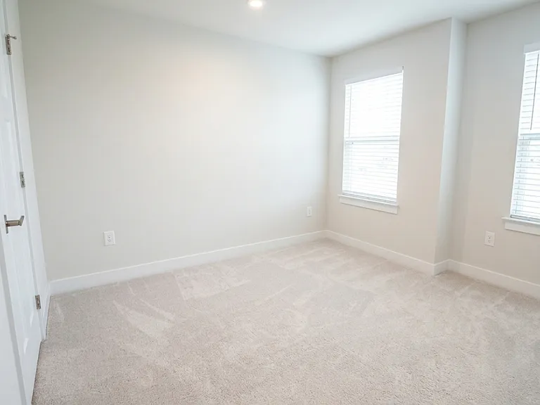 6828 Woodridge Rd — Photo 10