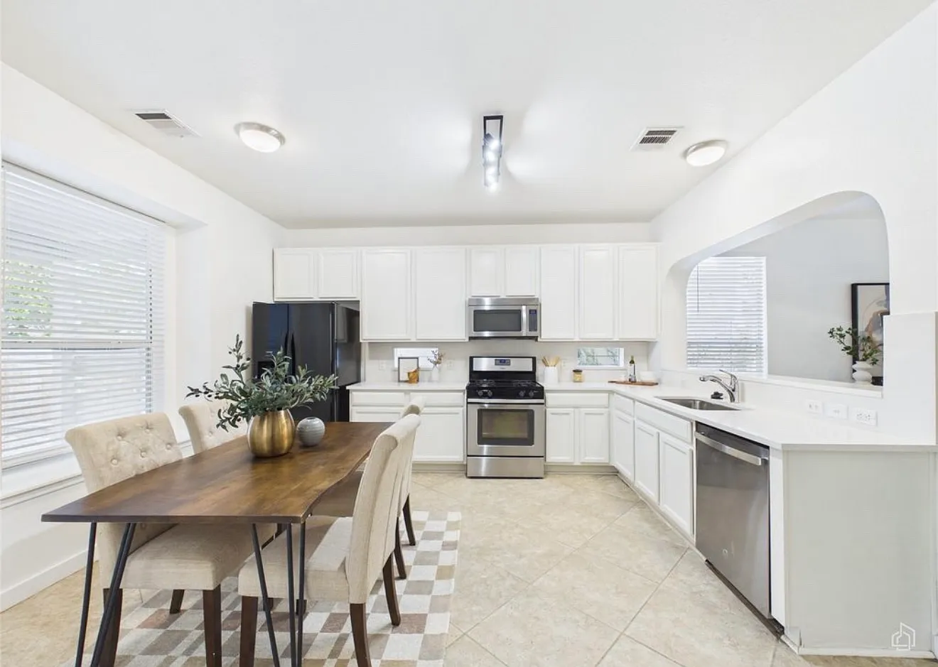 3 bed, 2.5 bath, 1474 sqft, $2,600 — Photo 4