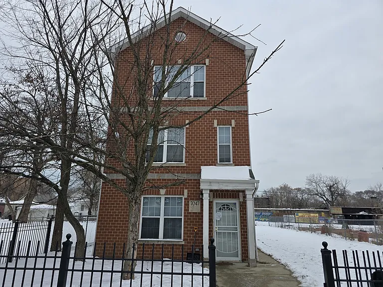 7047 S Lowe Ave — Photo 1