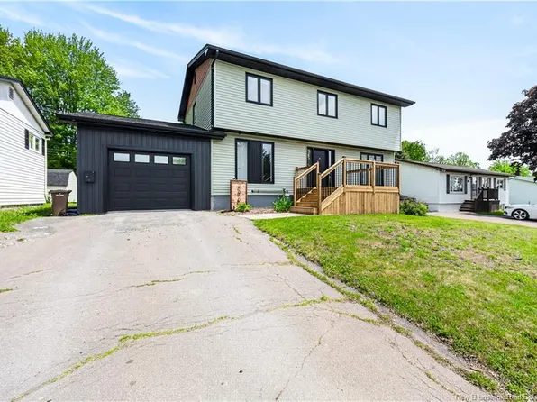 296 Buckingham Ave, Riverview, NB E1B 2P2