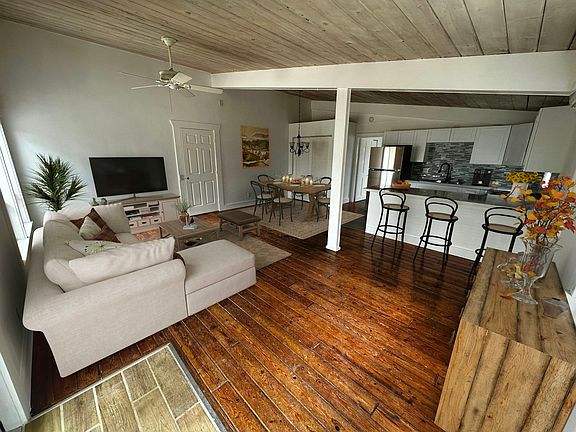 Staged Living & Dining