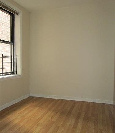 5th image of 327 Baldwin Ave APT 6