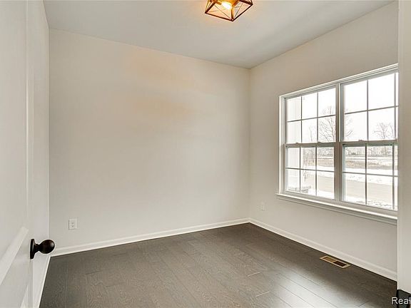 5th image of 505 Pattan Dr