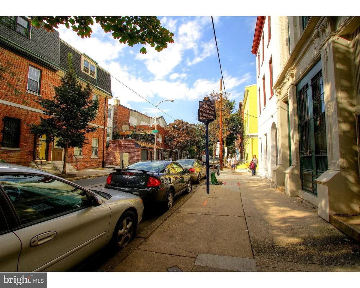 Building Photo - 413 S 11th St #1