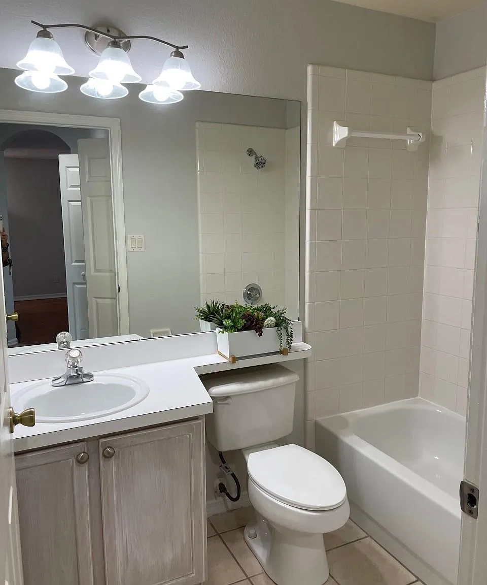 3 bed, 1136 sqft, $1,850 — Photo 1
