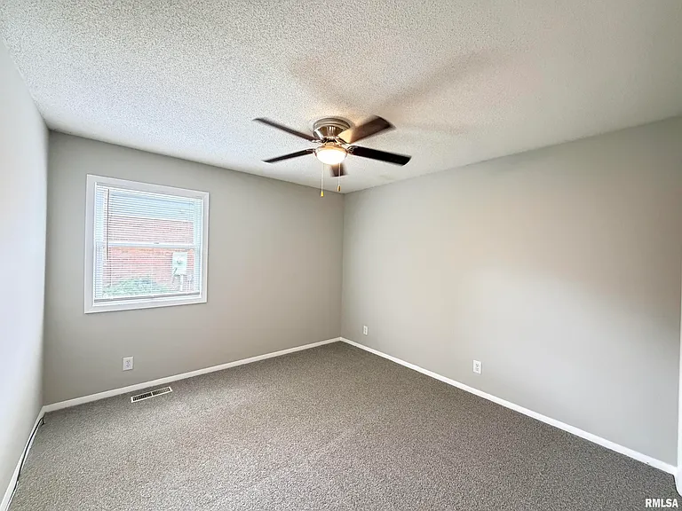 122 W Morningside Dr — Photo 33
