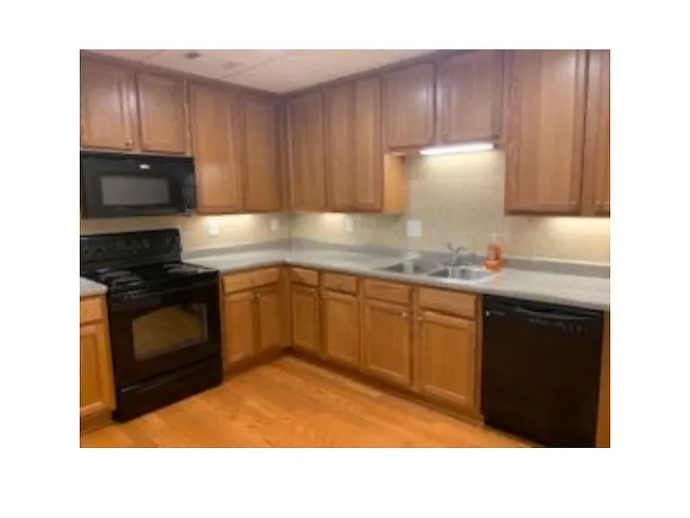 5182 Glenstone Ct — Photo 1