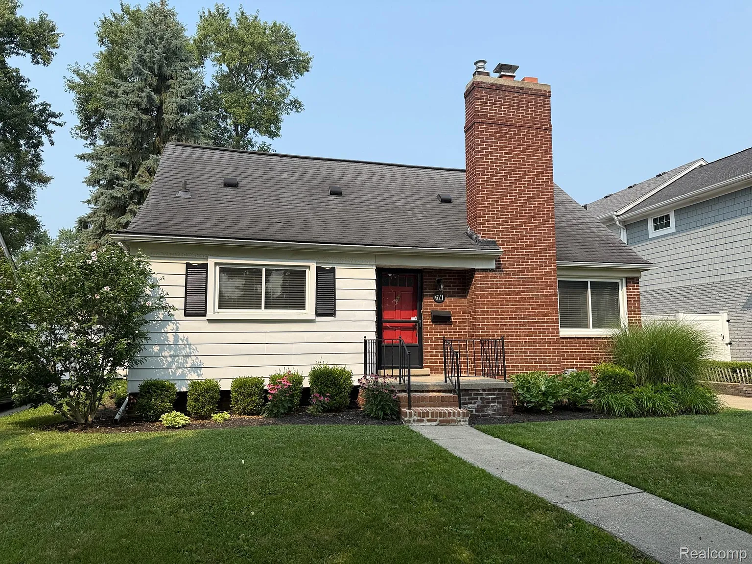 671 Coolidge Rd photo 1