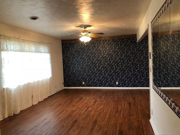 4th image of 460 N Rose Ave