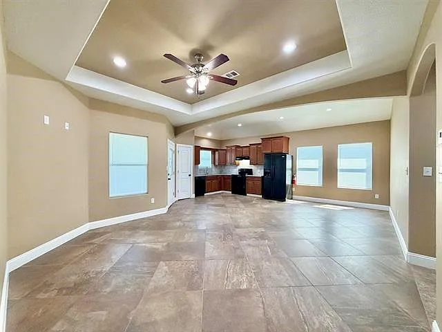 2850 Amber Ave — Photo 4