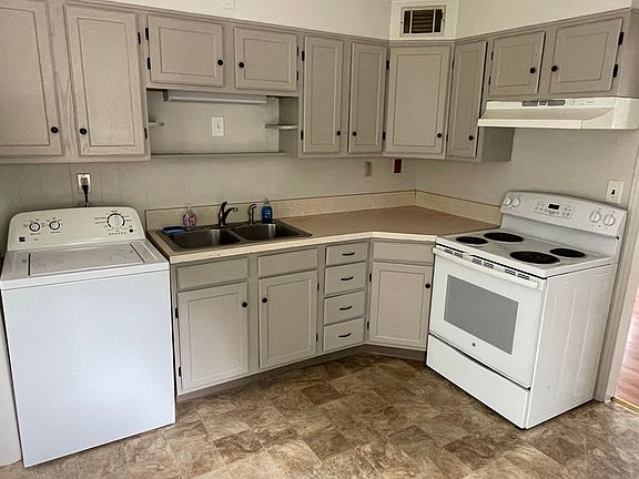2nd image of 6 Lynwood Dr