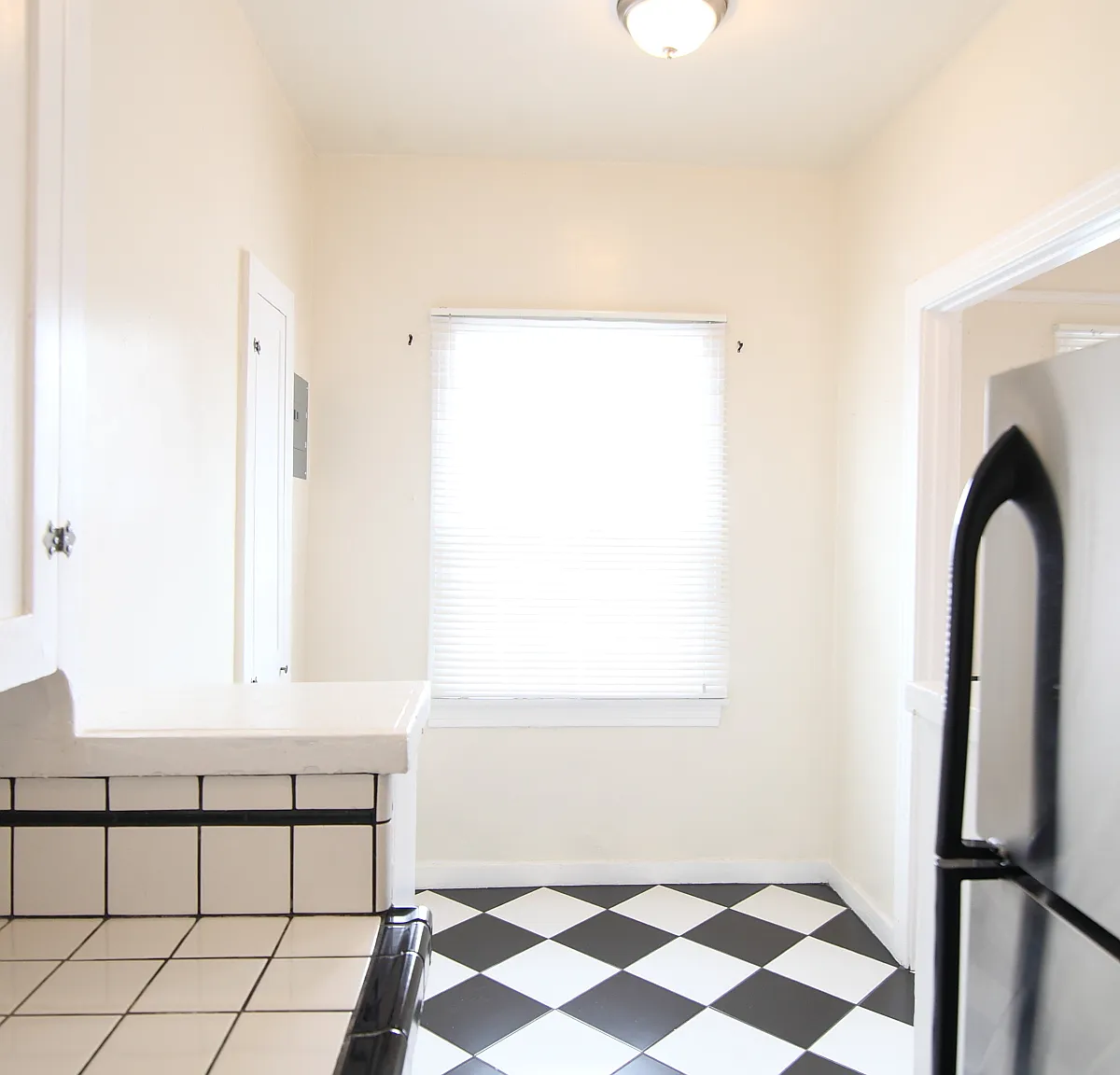 Studio, 400 sqft, $1,895 — Photo 2