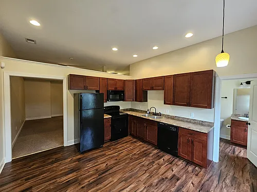 104 Trescott Ln Photo 1