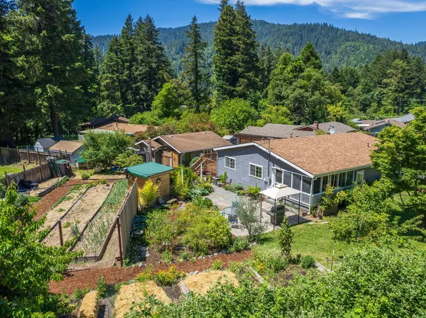 90 Sunset Pl, Willow Creek, CA 95573