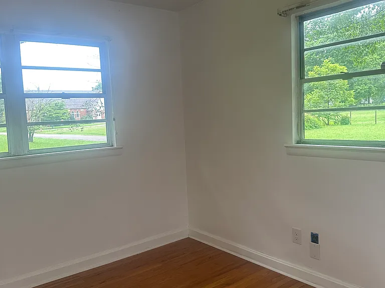 303 Kansas Ave — Photo 5