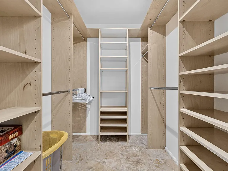 213 Rio Vista Cir — Photo 10