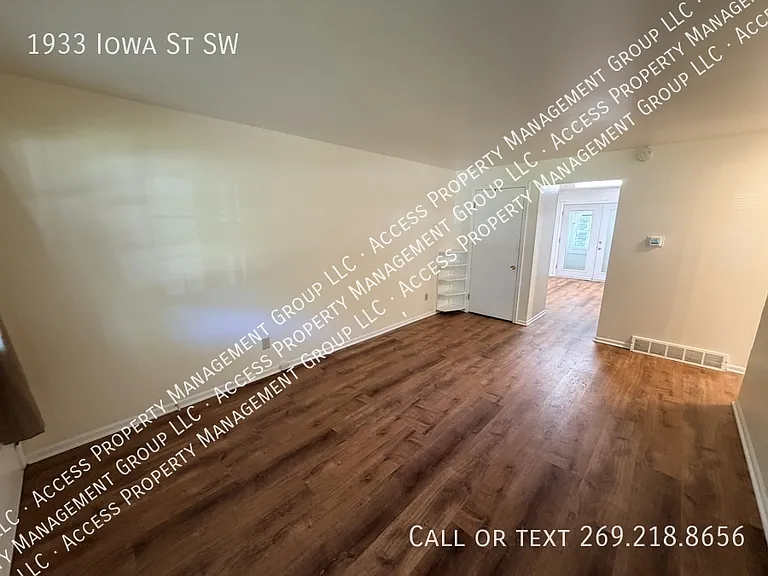 1933 Iowa St SW — Photo 4