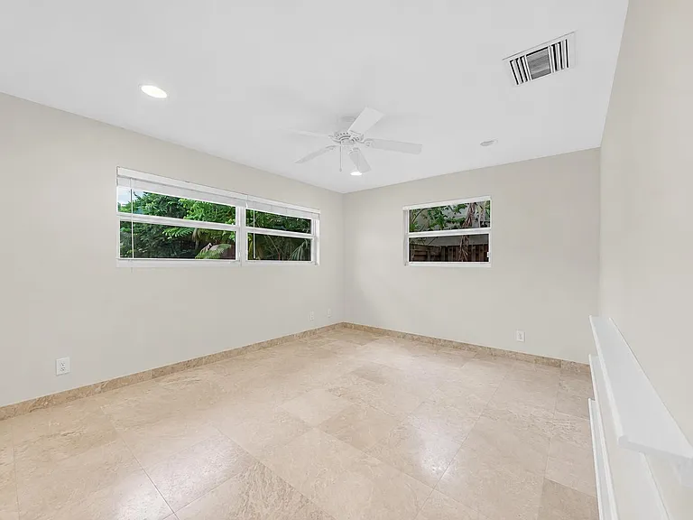 4021 Bayview Dr — Photo 27