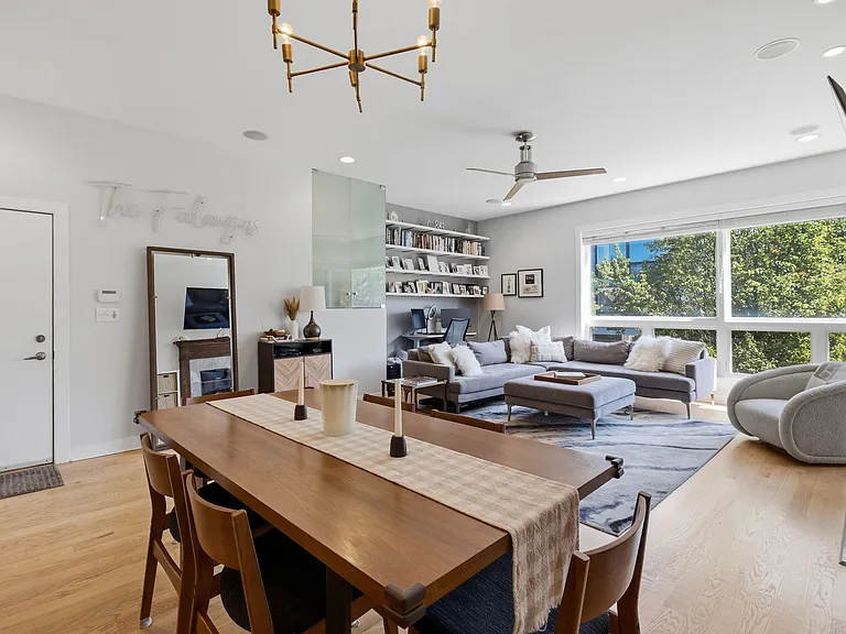 2864 W Lyndale St #2W — Photo 4