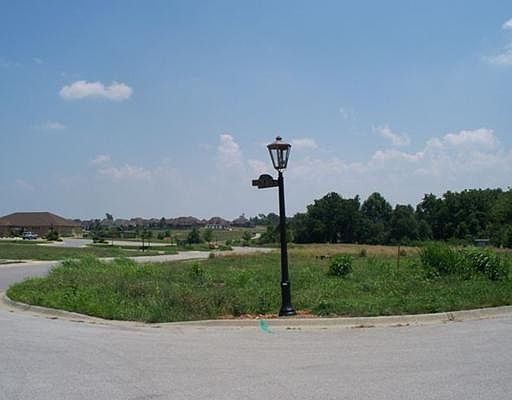 3rd image of 4804 Lakewood Dr #13