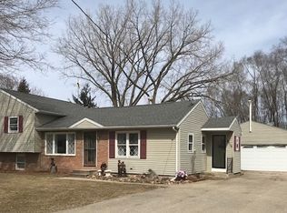 6110 Edison Dr, Cedar Falls, IA 50613