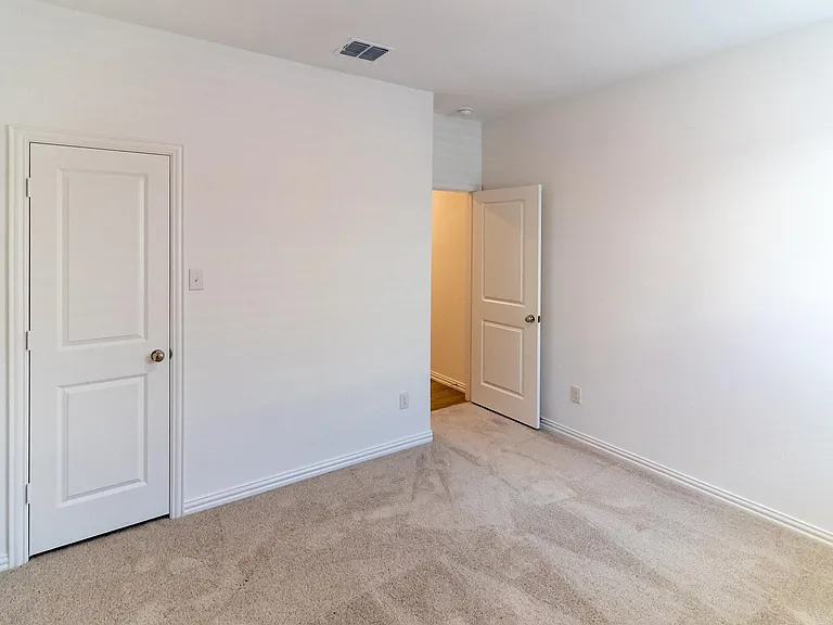 1837 Lake Grove Dr — Photo 12