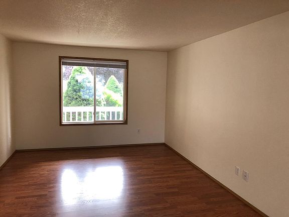 3rd image of 17110 NE 20th St