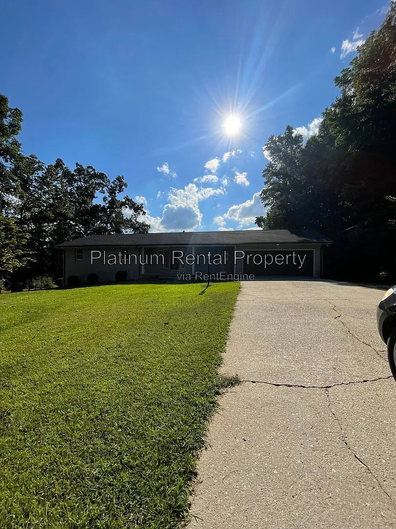 5 bed, 3.0 bath, 3295 sqft, $2,795 — Photo 3