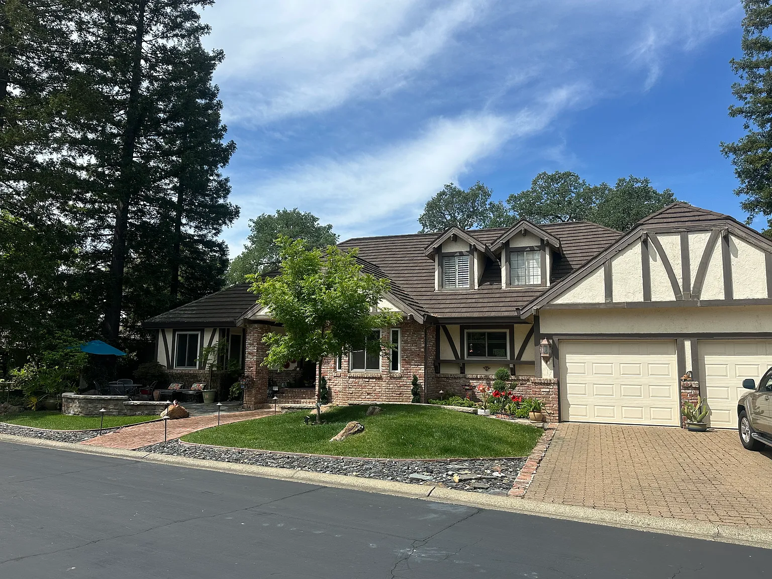 5 bed, 3500 sqft, $5,400 — Photo 1