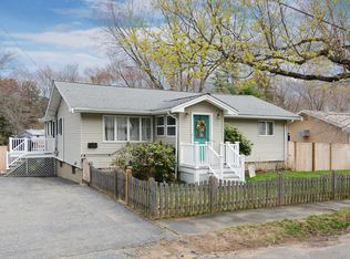 10 Robinson Rd, Beverly, MA 01915