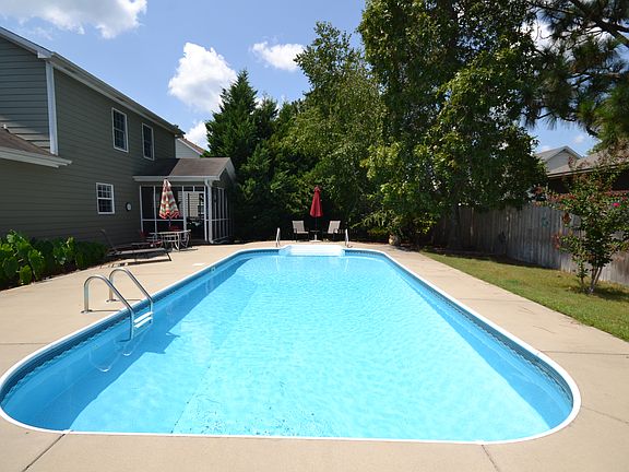 3rd image of 704 Connaly Dr