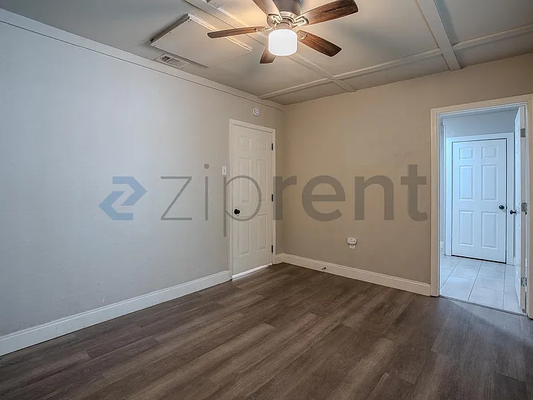 5818 Glenhurst Dr — Photo 17