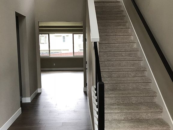 4th image of 2524 21st Ave SW