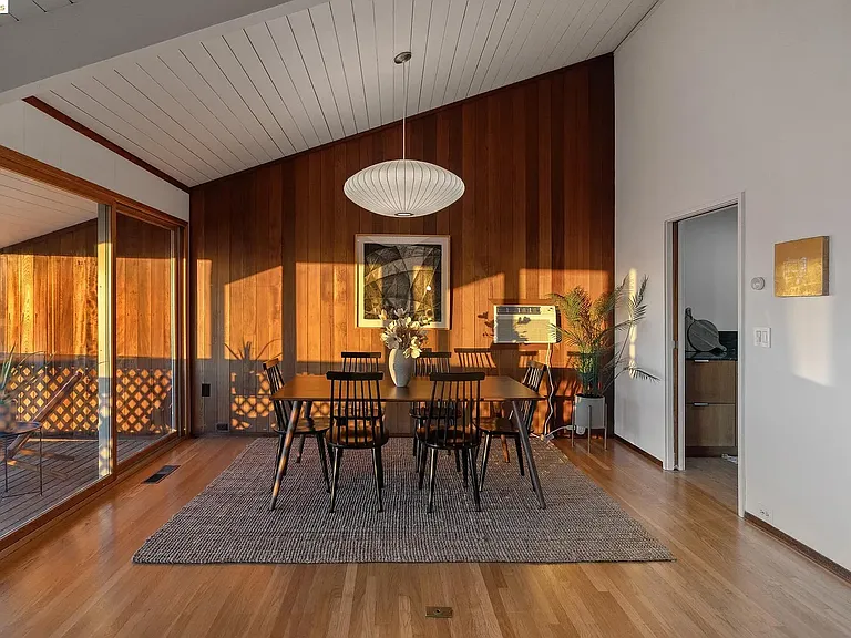 540 Dwight Pl — Photo 6