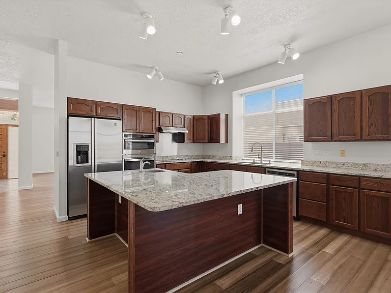 10021 Bridgepointe Ct NE — Photo 11