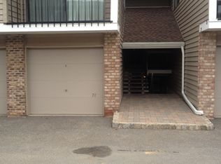 78 Overlook Dr, Clinton, NJ 08809