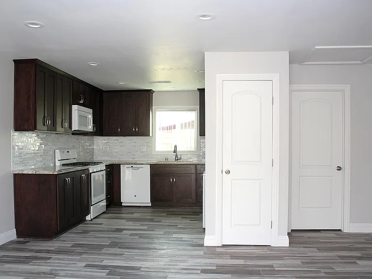 9614 W Cerritos Ave — Photo 13